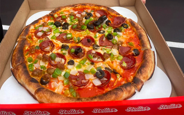 Stellar Pizza制作的比萨