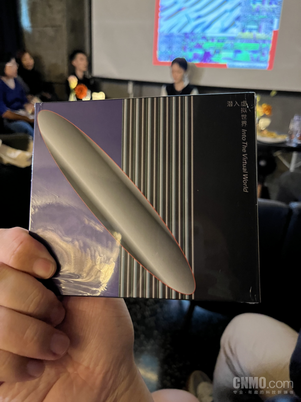 小冰联合做梦唱片制作《潜入虚拟世界》实体专辑