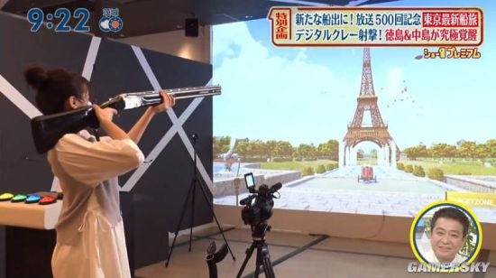 美女主播因拿枪姿势被网友嘲笑 但是玩游戏却很实用