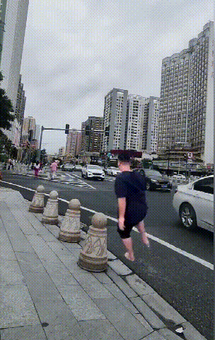 「你这背景太假了」主播火出了圈，涨粉200万！