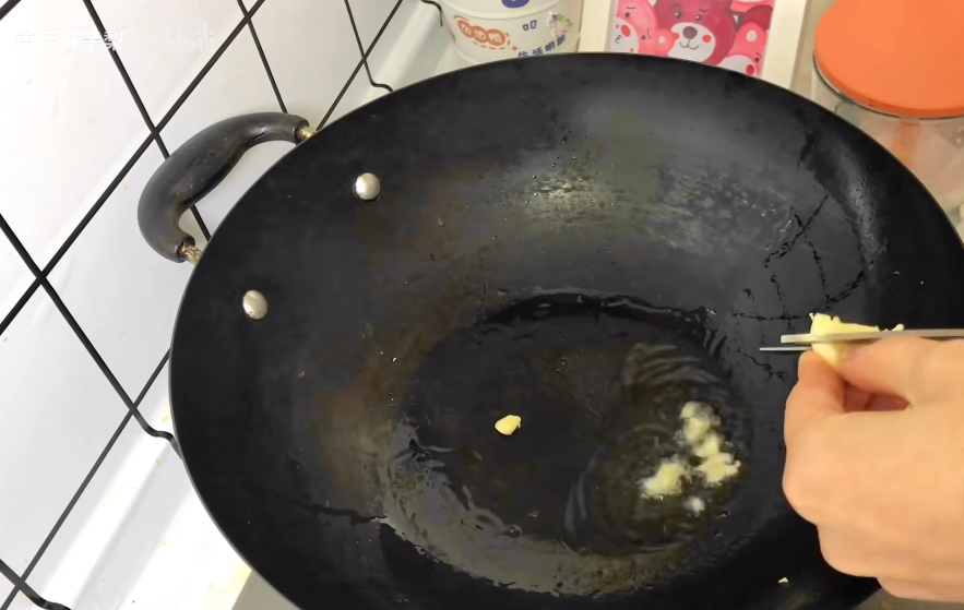 万千独居年轻人，钻研出了“吃饭糊弄学”的精华