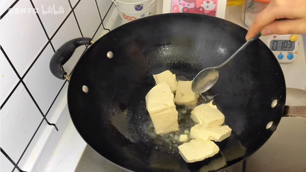 万千独居年轻人，钻研出了“吃饭糊弄学”的精华